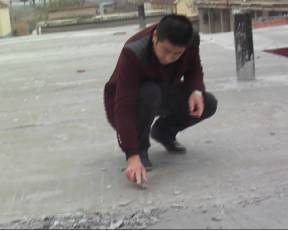 地面起砂，用水泥地面硬化劑